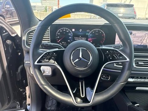 Used 2025 Mercedes-Benz GLS 450 4MATIC image 9