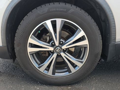 Used 2017 Nissan Rogue SL w/ SL Premium Package AWD/4WD image 9