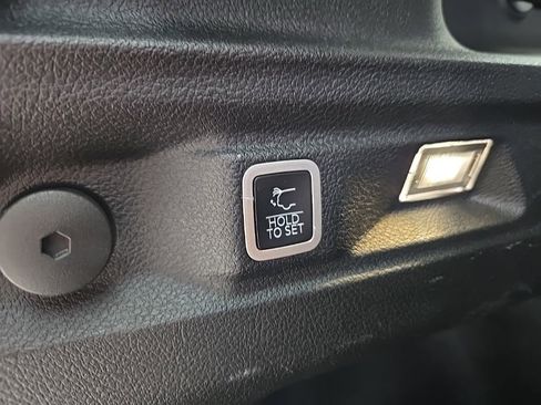 Used 2023 Jeep Grand Cherokee L Limited w/ Black Appearance Package image 46