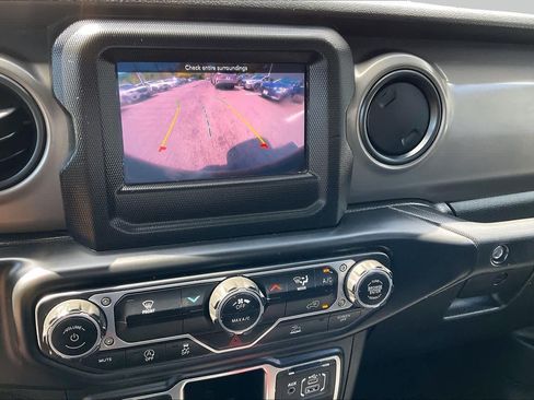 Used 2022 Jeep Wrangler Sport AWD/4WD image 27