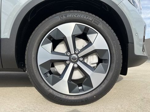 New 2026 Volvo XC40 B5 Plus w/ Protection Package Premier image 9