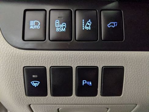 Used 2015 Toyota Highlander Limited w/ Driver Technology Package AWD/4WD image 13