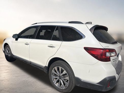 Used 2018 Subaru Outback 3.6R Touring AWD/4WD image 3