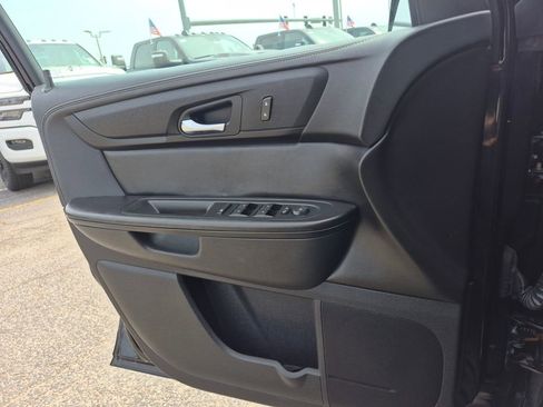 Used 2017 Chevrolet Traverse LT image 15