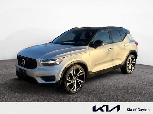 Used 2019 Volvo XC40 T5 R-Design image 1