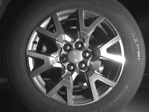 Used 2023 GMC Acadia SLT FWD image 9