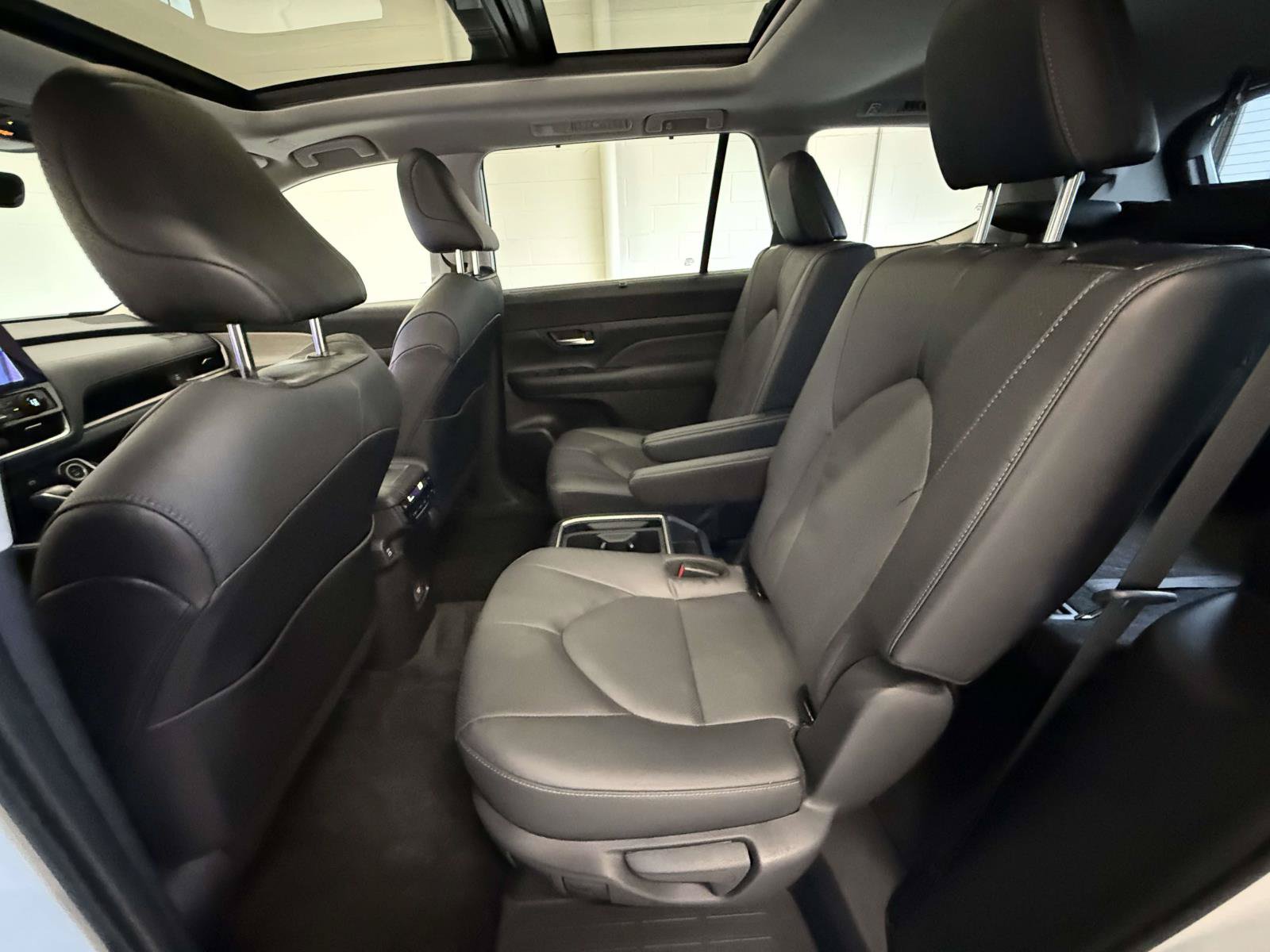 Used 2024 Toyota Grand Highlander AWD image 19