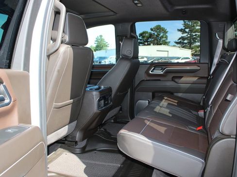 Used 2024 GMC Sierra 2500 Denali w/ Denali Reserve Package AWD/4WD image 11