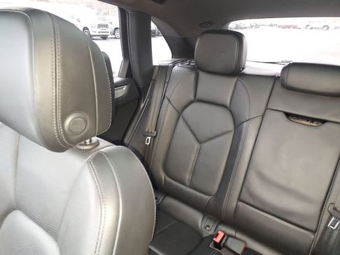 Used 2022 Porsche Macan image 12