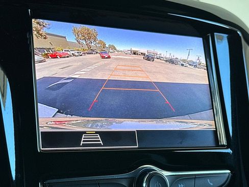 Used 2023 Chevrolet Traverse LT FWD image 20