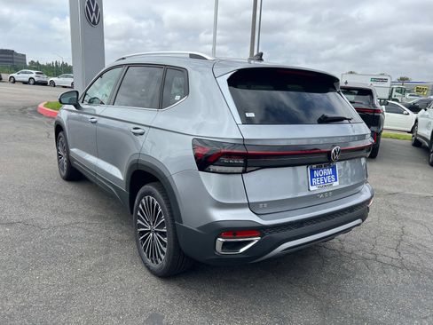 New 2025 Volkswagen Taos SE image 20