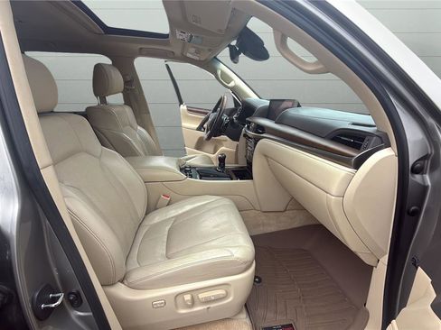 Used 2016 Lexus LX 570 4WD image 22