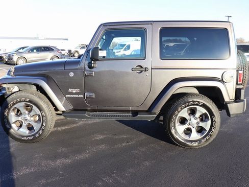 Used 2017 Jeep Wrangler Sahara image 7
