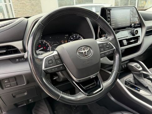 Used 2021 Toyota Highlander XLE image 21