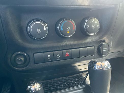 Used 2013 Jeep Wrangler Sport AWD/4WD image 20