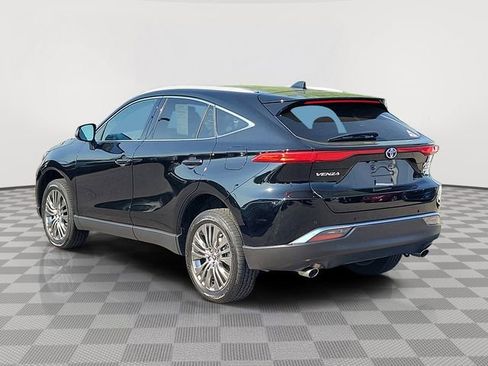 Used 2023 Toyota Venza XLE AWD/4WD image 3