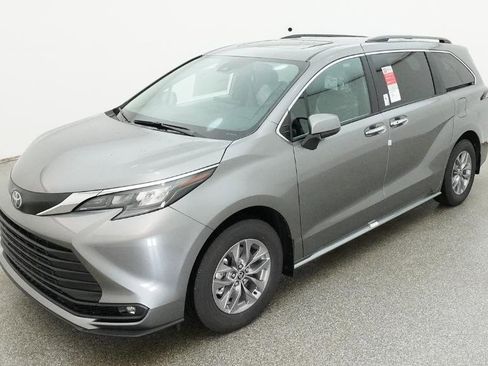 New 2026 Toyota Sienna XLE FWD image 1