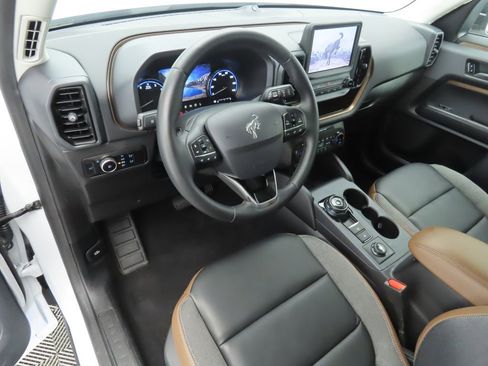 Used 2024 Ford Bronco Sport Outer Banks w/ Tech Package image 9