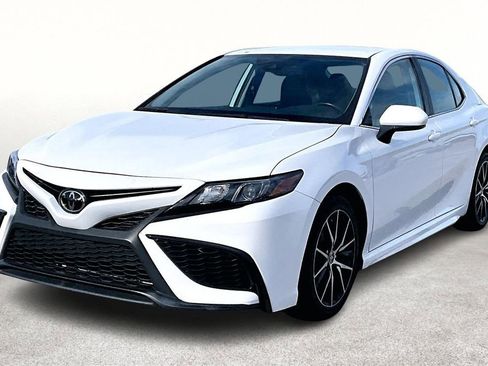 Used 2024 Toyota Camry SE image 15