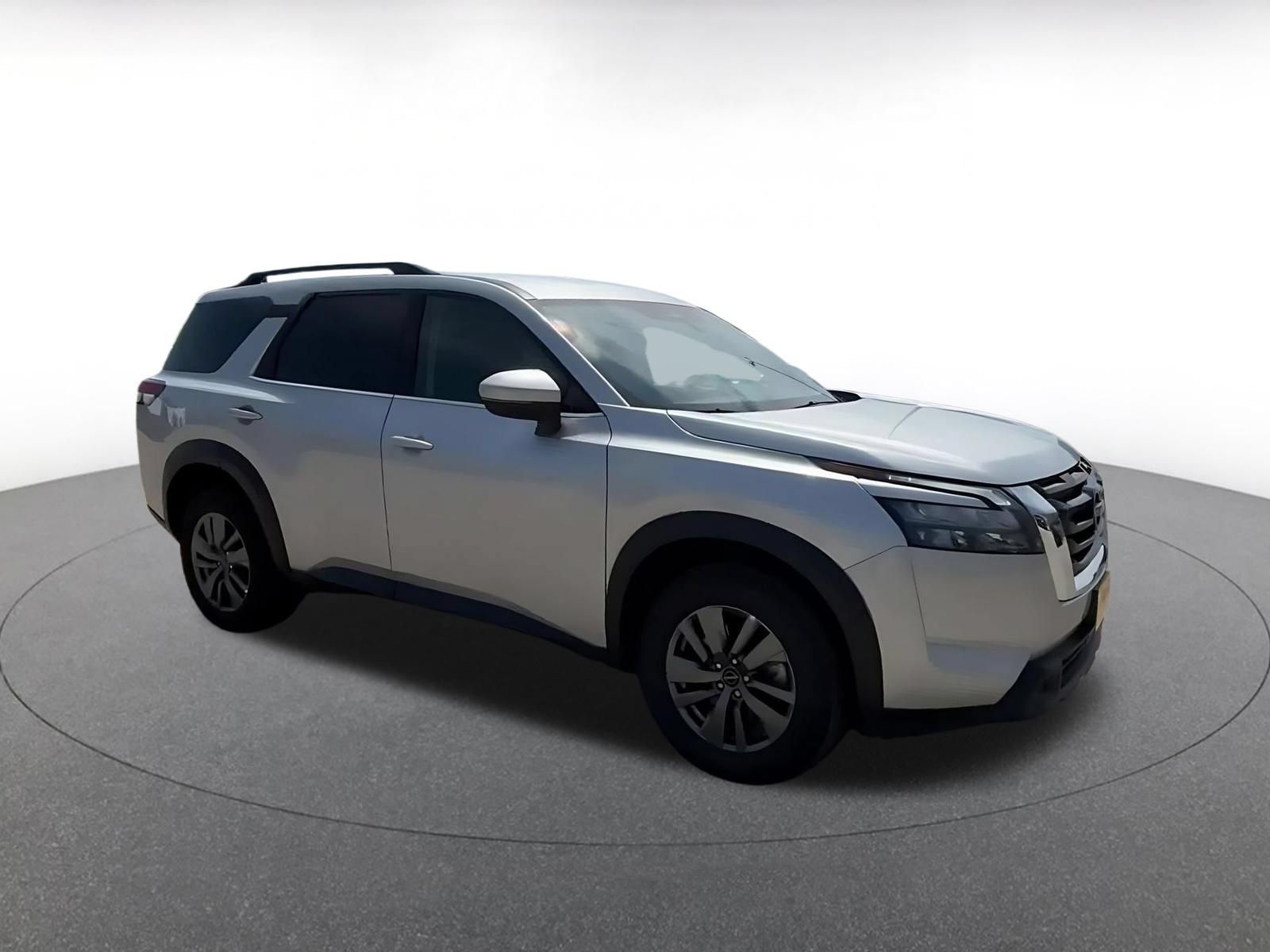 Used 2025 Nissan Pathfinder SV AWD/4WD image 2