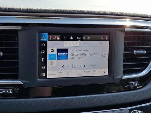Used 2022 Chrysler Voyager LX FWD image 17