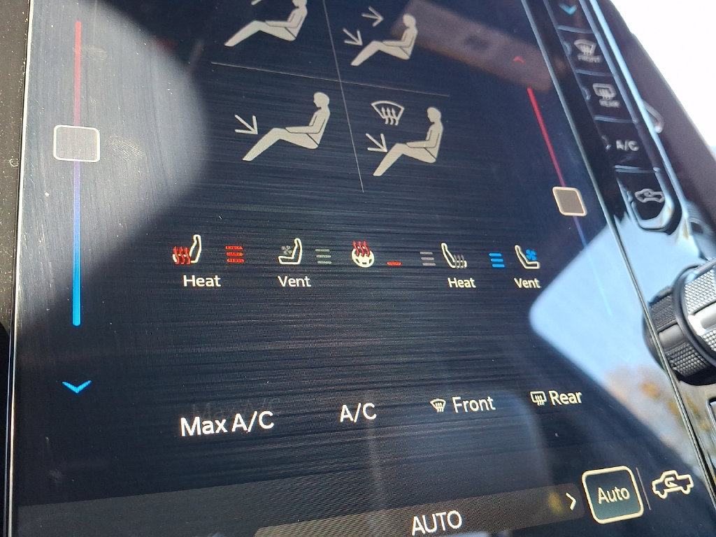 Used 2022 RAM 1500 Laramie w/ Sport Appearance Package AWD/4WD image 19