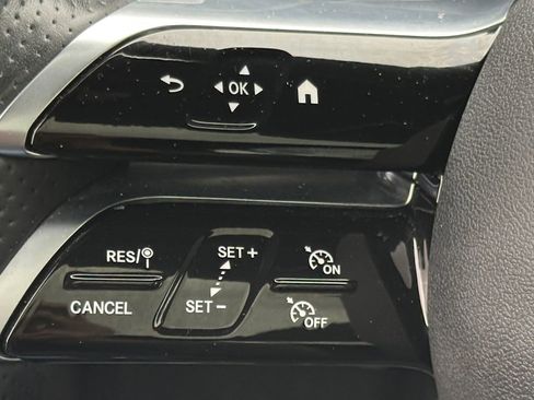 Used 2024 Mercedes-Benz GLC 300 4MATIC image 19
