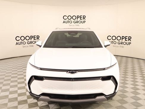 Used 2025 Chevrolet Equinox EV LT w/ LPO, Blackout Package image 8