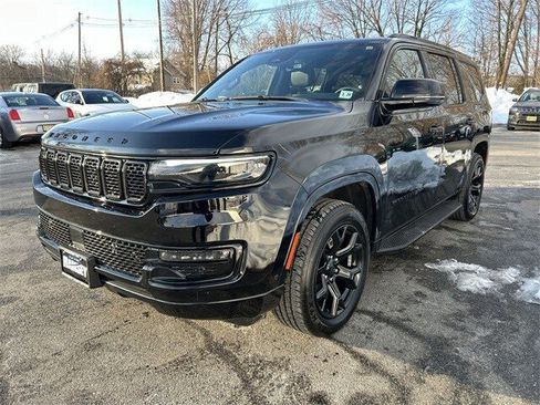 Used 2023 Jeep Wagoneer 4WD image 4