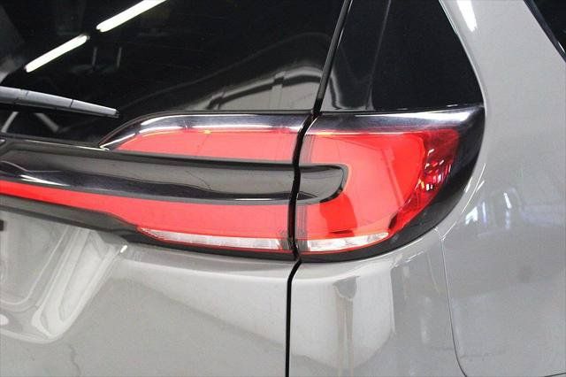 Certified 2025 Chrysler Pacifica Limited FWD image 45