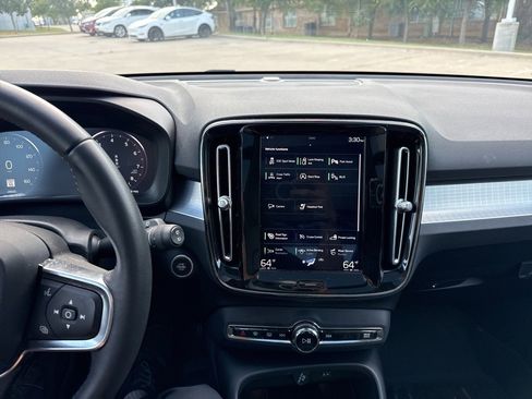 Used 2020 Volvo XC40 T5 Momentum image 26