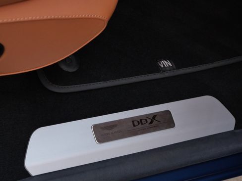 Used 2024 Aston Martin DBX image 25