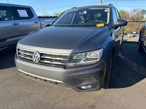 Used 2018 Volkswagen Tiguan S image 2