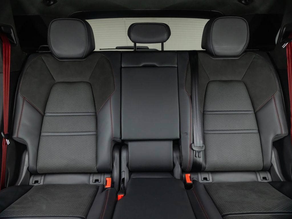 Used 2025 Porsche Cayenne GTS AWD/4WD image 19