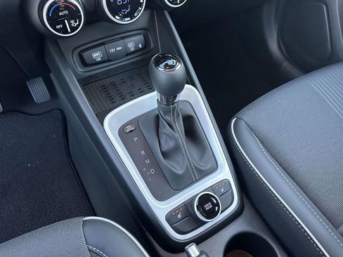 New 2025 Hyundai Venue Limited image 24