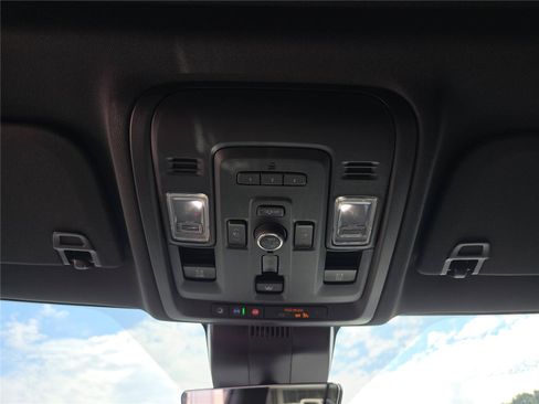 Used 2024 Chevrolet Tahoe High Country w/ Advanced Technology Package AWD/4WD image 25