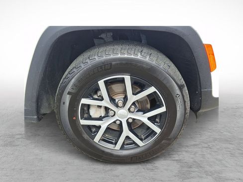 Used 2023 Jeep Grand Cherokee Limited AWD/4WD image 9