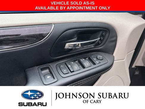 Used 2015 Chrysler Town & Country Limited Platinum FWD image 17