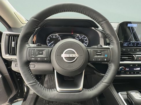 Used 2024 Nissan Pathfinder SL w/ SL Premium Package AWD/4WD image 16