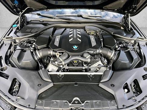 Used 2022 BMW M550i xDrive w/ Executive Package image 11