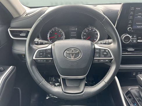 Used 2022 Toyota Highlander LE image 15