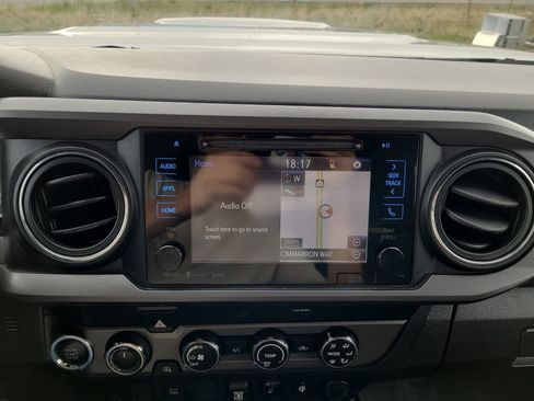 Used 2019 Toyota Tacoma TRD Sport AWD/4WD image 21