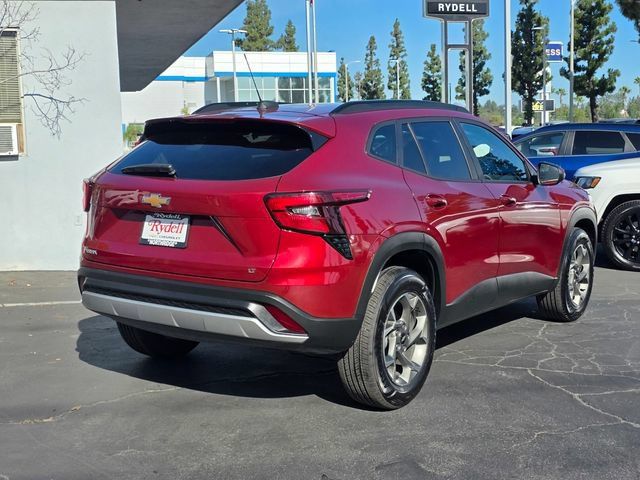 Used 2025 Chevrolet Trax LT FWD image 6