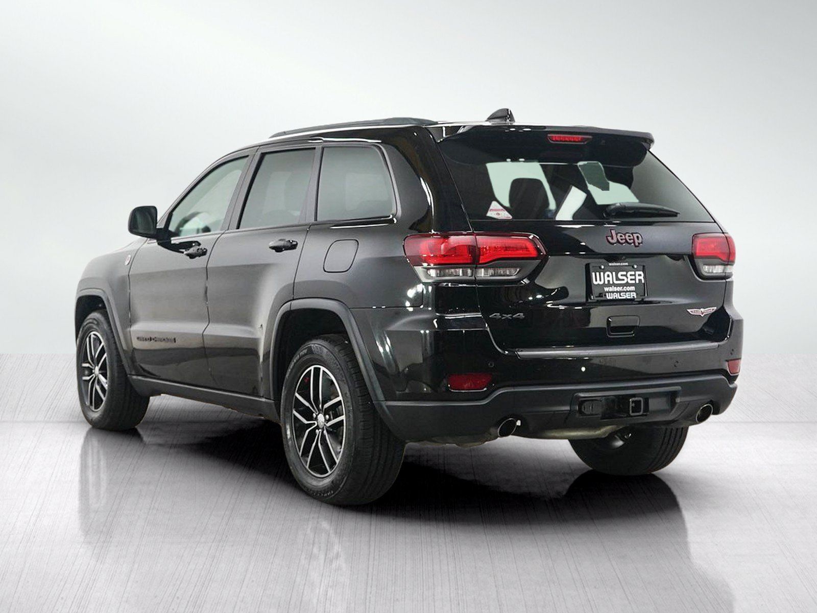 Used 2018 Jeep Grand Cherokee Trailhawk w/ Trailhawk Luxury Group AWD/4WD image 3