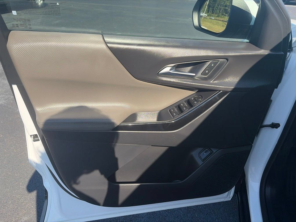 Used 2026 Chevrolet Equinox LT w/ Convenience Package II AWD/4WD image 14