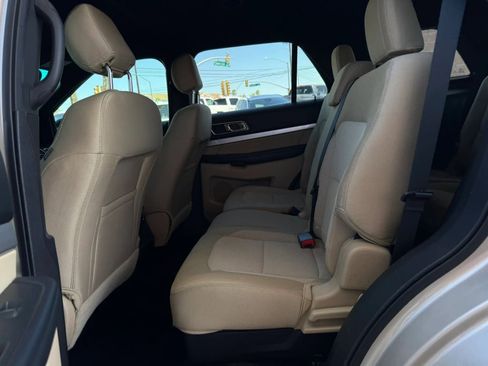 Used 2017 Ford Explorer XLT FWD image 45