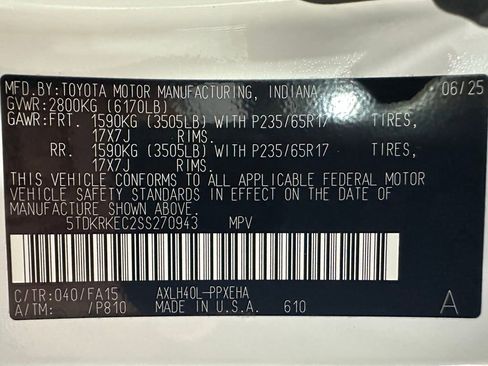 Used 2025 Toyota Sienna LE FWD image 11