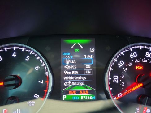 Used 2021 Toyota RAV4 LE image 29