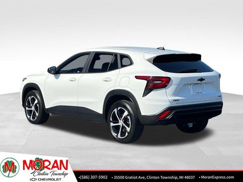 Certified 2024 Chevrolet Trax RS w/ Driver Confidence Package FWD image 4