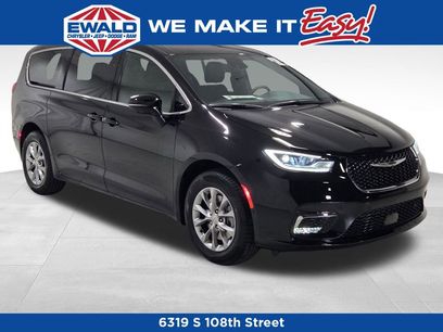 New 2026 Chrysler Pacifica Select